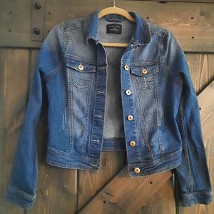 Love Tree distressed denim jean jacket size L